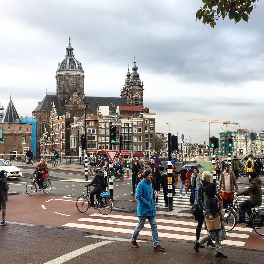 езда на велосипеде в амстердаме